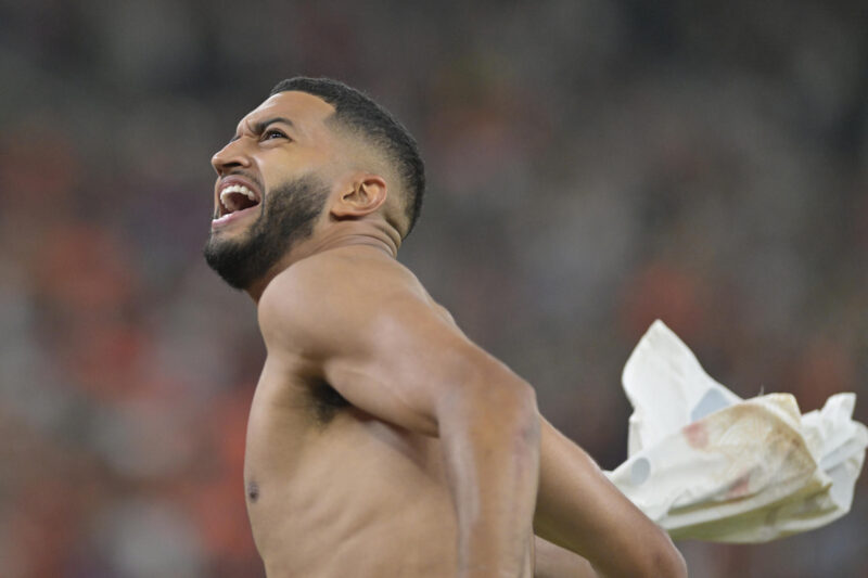 Ismael Saibari le dio a Marruecos el pase a octavos de final ante Países Bajos al anotar el último penalti de la tanda decisiva en Monterrey (México). EFE/Miguel Sierra