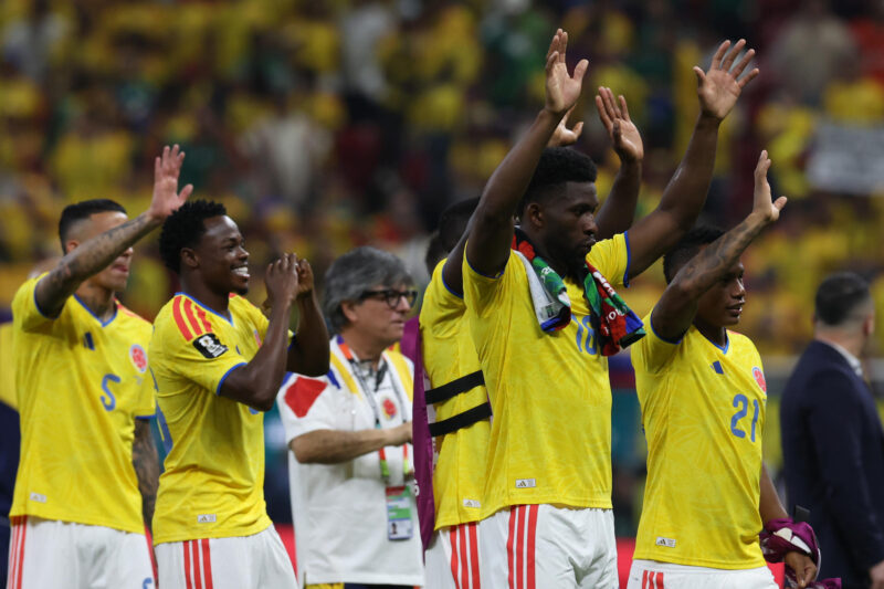 Jugadores de Colombia se despiden de los aficionados de este martes, durante un partido del grupo K del Mundial de la FIFA 2026 entre Colombia y RD Congo en el estadio Akron en Guadalajara (México). EFE/ Alex Cruz