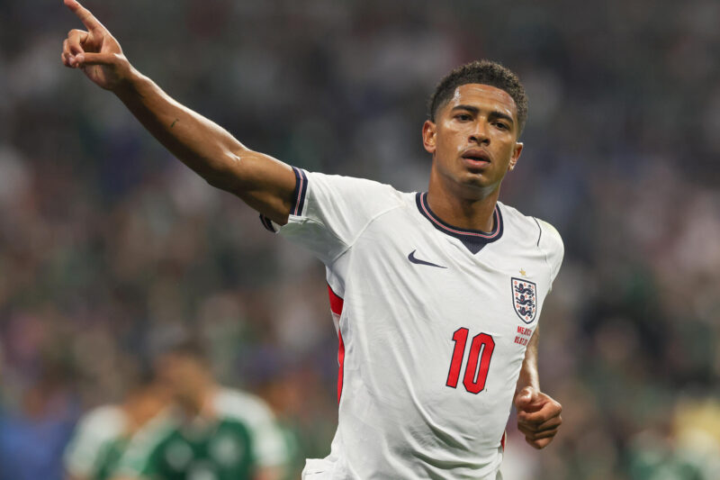 Jude Bellingham destacó este domingo la capacidad de resiliencia de la selección de Inglaterra para imponerse en un durísimo partido de los octavos de final del Mundial a México en el estadio Azteca. EFE/ Alex Cruz